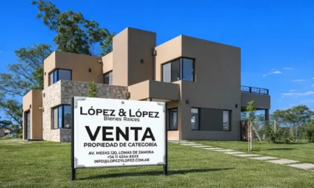 Casa Moderna con Techo a Tejas – Estilo Contemporáneo